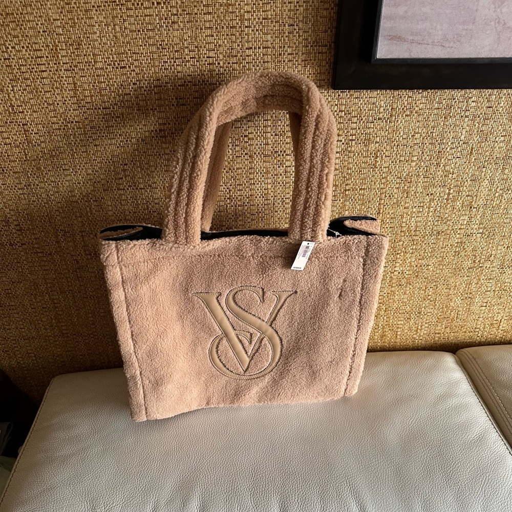 NWT VICTORIA SECRET Cozy plush Tote bag. Made in Philippines.